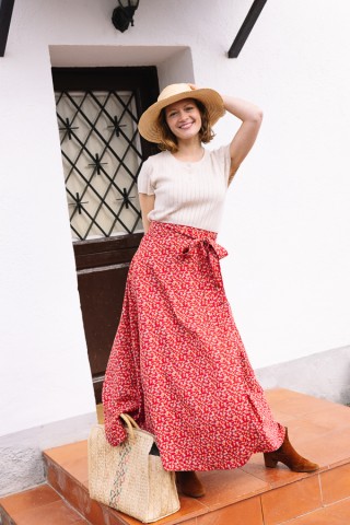 Falda maxi larga cruzada roja con florecitas- Ropa mujer SusiSweetdress