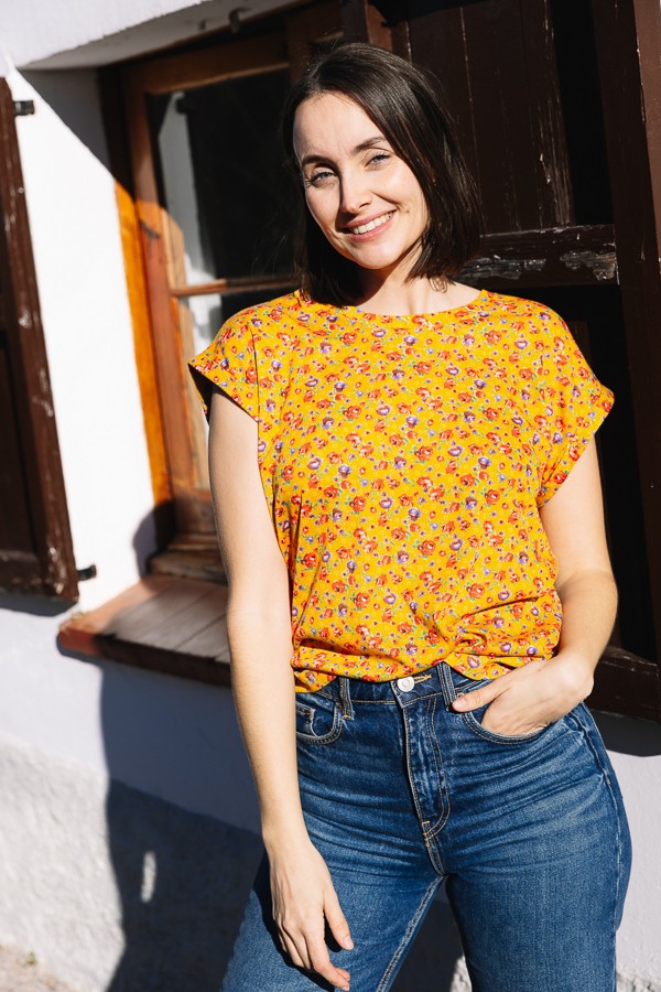 Camiseta SusiSweetdress ocre con flores colores- Ropa mujer SusiSweetdress