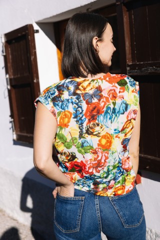 Camiseta SusiSweetdress blanca con flores color flúor- Ropa mujer SusiSweetdress