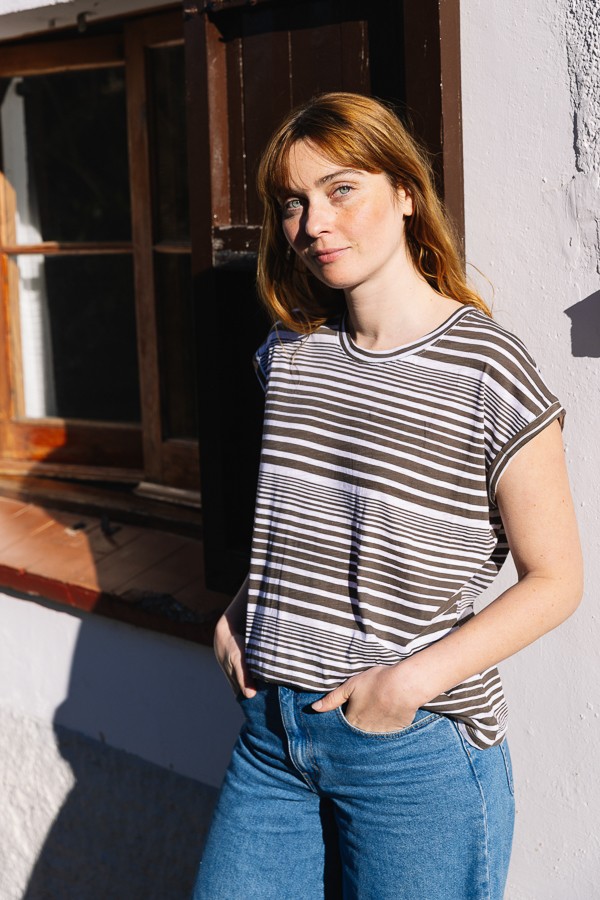 Camiseta SusiSweetdress blanca a rayas marrones- Ropa mujer SusiSweetdress