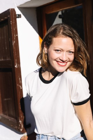 Camiseta SusiSweetdress blanca con bordes negros - Ropa mujer SusiSweetdress