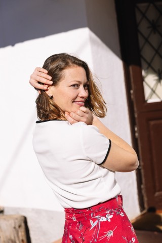 Camiseta básica SusiSweetdress blanca con bordes negros- Ropa mujer SusiSweetdress