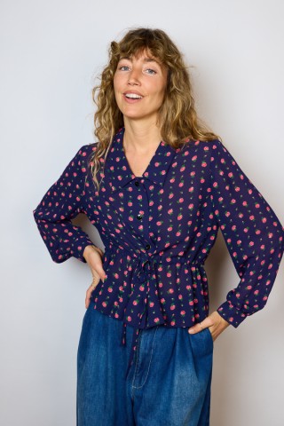 Camisa vintage azul marino con rosas rojas- Ropa mujer SusiSweetdress