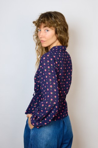 Camisa vintage azul marino con rosas rojas- Ropa mujer SusiSweetdress