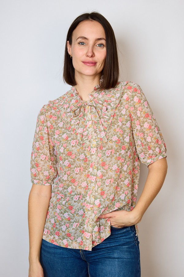 Camisa vintage con flores rosas y hojas verdes- Ropa mujer SusiSweetdress
