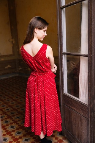 Vestido escotado rojo con estampado pequeño beis- Colección SusiSweetdress