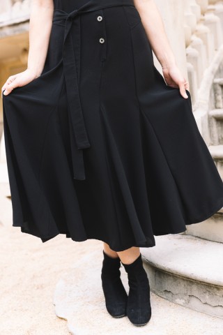 Vestid negro con tirantes con mucho vuelo Colección SusiSweetdress