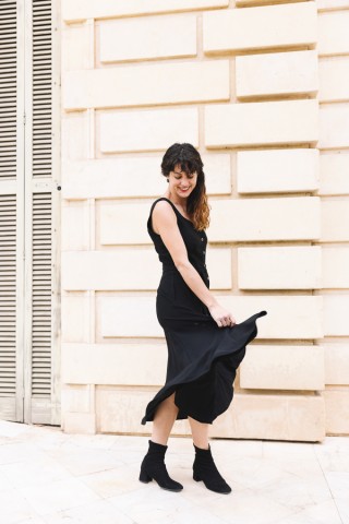 Vestid negro con tirantes con mucho vuelo Colección SusiSweetdress