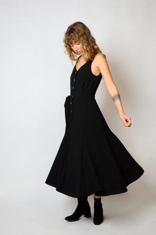 Vestid negro con tirantes con mucho vuelo Colección SusiSweetdress