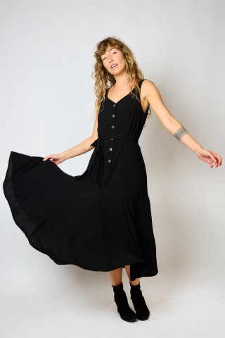 Vestid negro con tirantes con mucho vuelo Colección SusiSweetdress