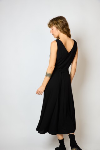 Vestid negro con tirantes con mucho vuelo Colección SusiSweetdress