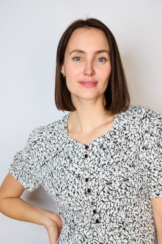 Camisa vintage blanca con estampado abstracto negro- Ropa mujer SusiSweetdress