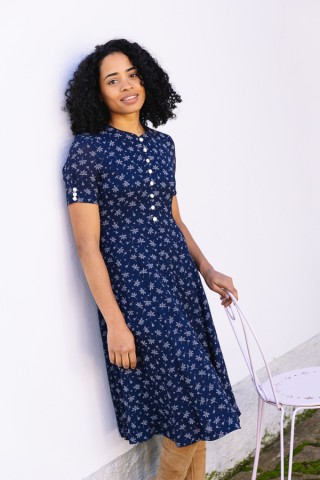 Vestido vintage azul marino con flores blancas - Ropa mujer vintage SusiSweetdress