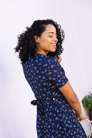 Vestido vintage azul marino con flores blancas - Ropa mujer vintage SusiSweetdress