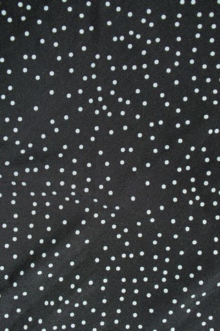 Pañuelo triangular negro con puntos blancos -Complementos SusiSweetdress