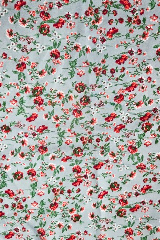 Pañuelo gris con flores rojas -Complementos SusiSweetdress