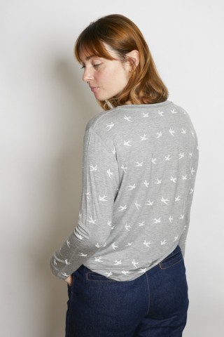 Camiseta SusiSweetdress gris claro con pájaros blancos manga larga- Ropa mujer SusiSweetdress