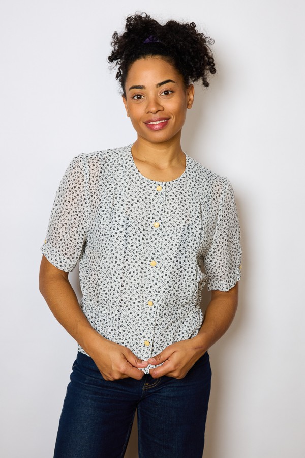 Camisa vintage blanca con florecitas negras- Ropa mujer SusiSweetdress