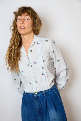 Camisa vintage gris claro detalles frutales- Ropa mujer SusiSweetdress