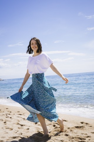 Falda maxi larga cruzada azul flores blancas y rosas Ropa mujer SusiSweetdress