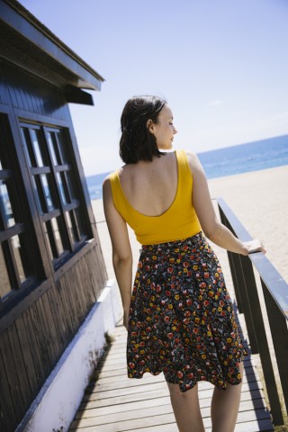 Falda midi cruzada negra con florecitas amarillas y naranjas- Ropa mujer SusiSweetdress