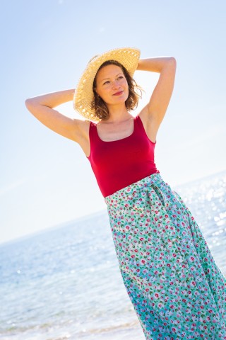 Falda maxi larga cruzada verde floúr con flores rojas y verdes- Ropa mujer SusiSweetdress