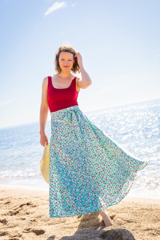 Falda maxi larga cruzada verde floúr con flores rojas y verdes- Ropa mujer SusiSweetdress