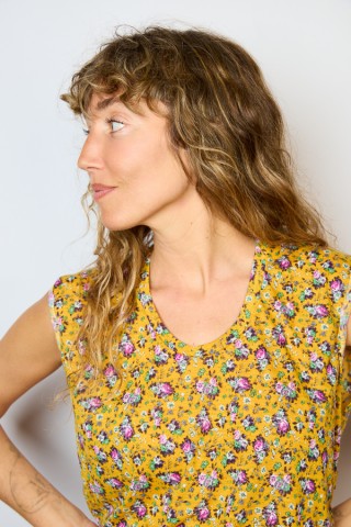 Camiseta SusiSweetdress ocre con flores colores- Ropa mujer SusiSweetdress