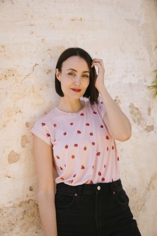 Camiseta SusiSweetdress rosa palo con mariquitas rojas- Ropa mujer SusiSweetdress