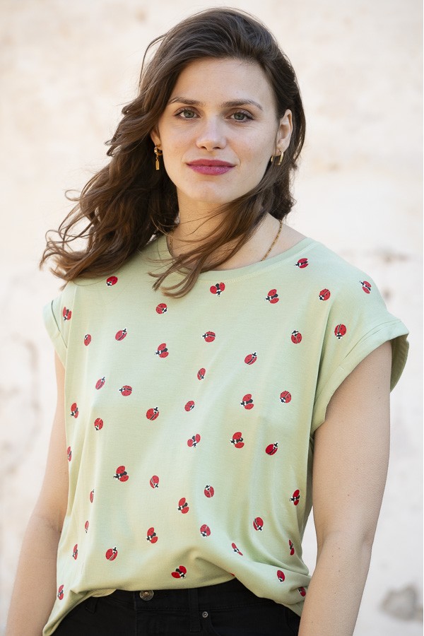 Camiseta SusiSweetdress verde pastel con mariquitas rojas- Ropa mujer SusiSweetdress