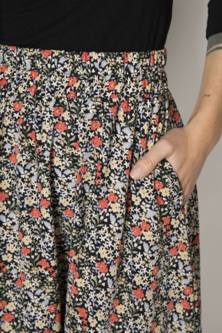 Falda maxi larga negra a flores con bolsillos- Ropa mujer SusiSweetdress