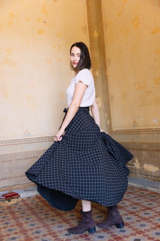 Falda maxi larga cruzada negra con líneas blancas-Ropa mujer SusiSweetdress