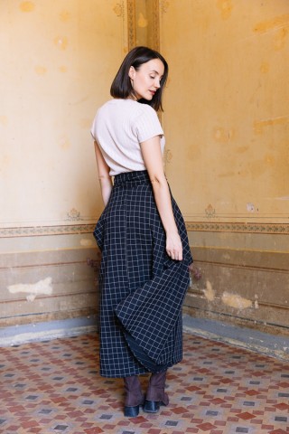 Falda maxi larga cruzada negra con líneas blancas-Ropa mujer SusiSweetdress