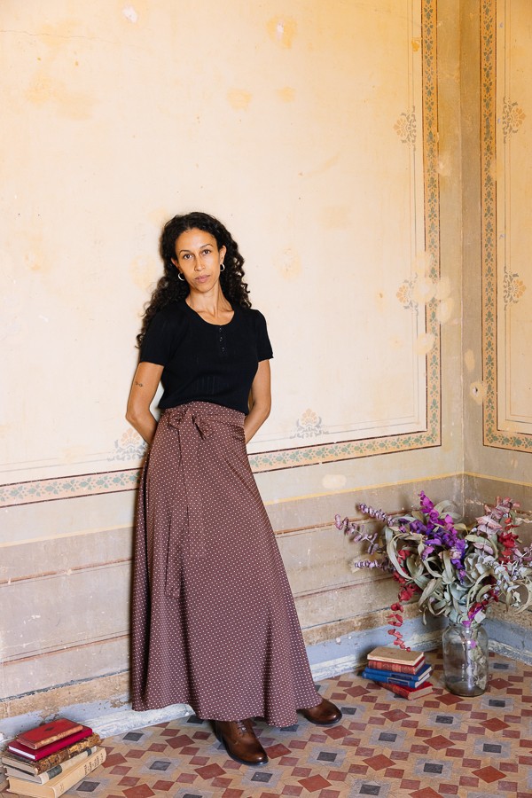 Falda maxi larga cruzada marrón con puntitos blancos-Ropa mujer SusiSweetdress