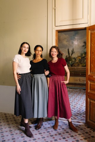 Falda maxi larga negra clon líneas blancas con bolsillos- Ropa mujer SusiSweetdress