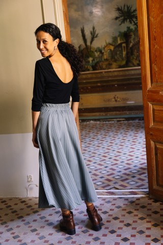 Falda maxi larga gris clon líneas blancasa con bolsillos- Ropa mujer SusiSweetdress