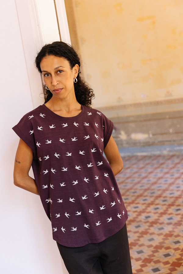 Camiseta SusiSweetdress berenjena con pájaros blancos- Ropa mujer SusiSweetdress