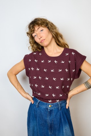 Camiseta SusiSweetdress berenjena con pájaros blancos- Ropa mujer SusiSweetdress