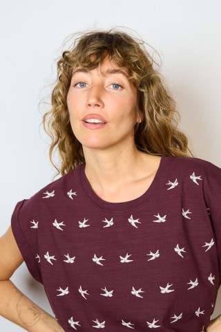 Camiseta SusiSweetdress berenjena con pájaros blancos- Ropa mujer SusiSweetdress