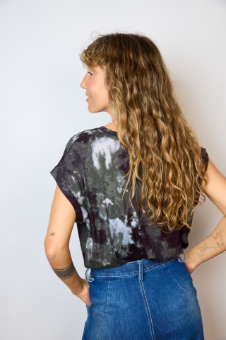 Camiseta SusiSweetdress graffiti en tonos grises y berenjena- Ropa mujer SusiSweetdress