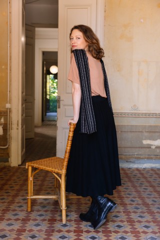 Bufanda negra con líneas en puntos beis- Complementos SusiSweetdress