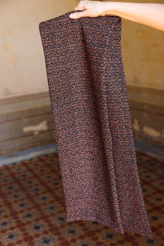 Bufanda negra con hilo naranja y beis- Complementos SusiSweetdress