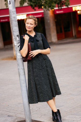 Vestido escotado negro con estampado pequeño beis- Colección SusiSweetdress