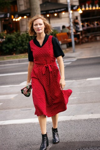 Vestido escotado rojo con estampado pequeño beis- Colección SusiSweetdress