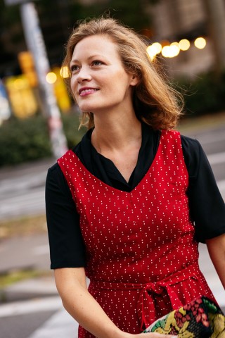 Vestido escotado rojo con estampado pequeño beis- Colección SusiSweetdress