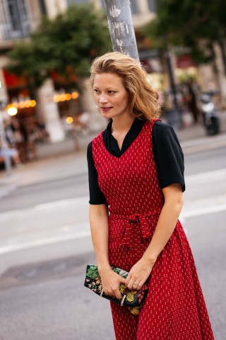 Vestido escotado rojo con estampado pequeño beis- Colección SusiSweetdress