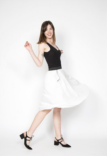 Falda midi blanca con puntitos negros