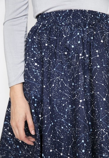 Falda midi azul marino constelaciones